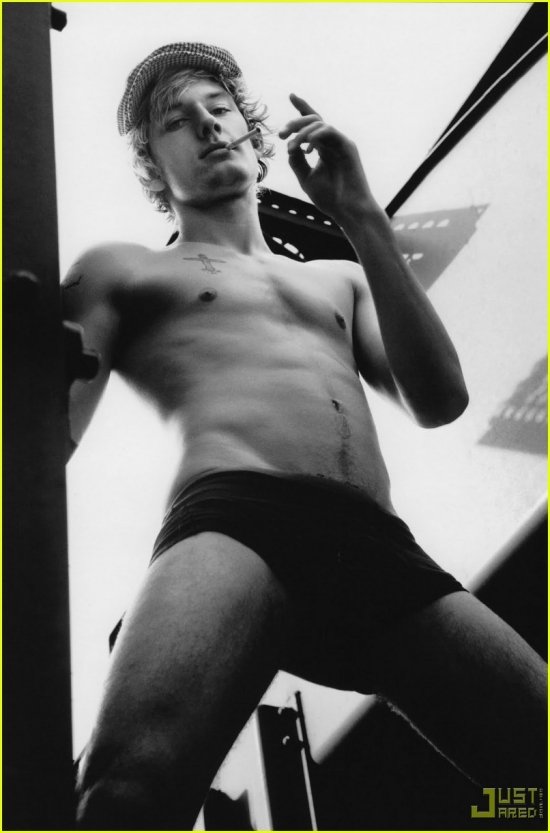 Алекс Петтифер