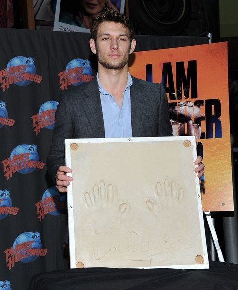 Алекс Петтифер