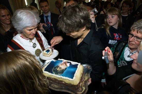 Александр Рыбак в норвежском консульстве