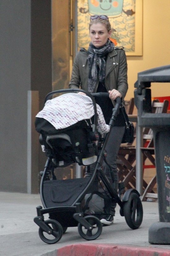 Анна Пакуин