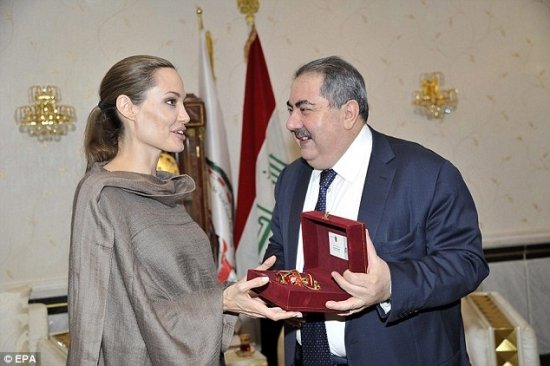 Анжелина Джоли