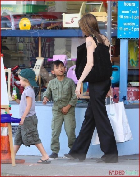 Анжелина Джоли