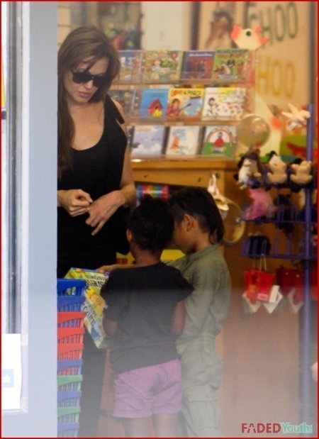 Анжелина Джоли