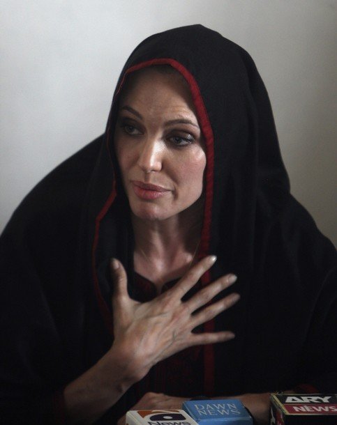 Анжелина Джоли