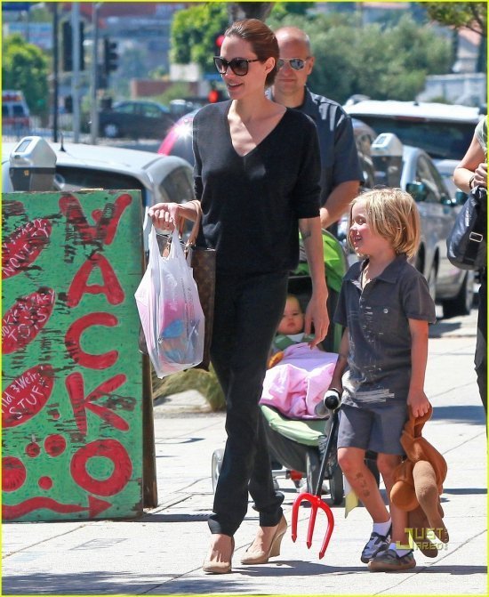 Анжелина Джоли