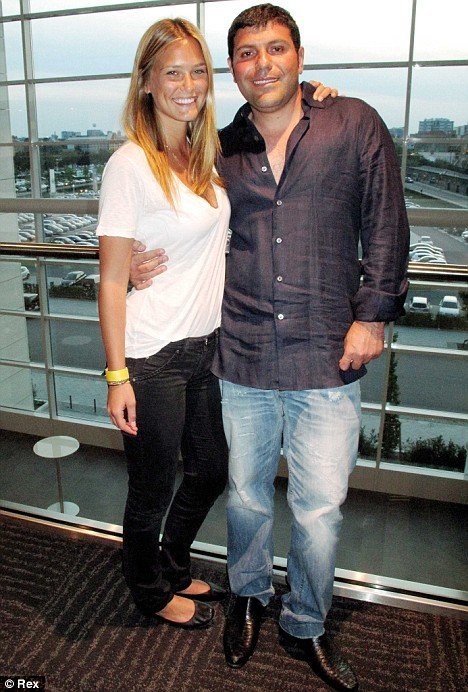 Бар Рафаэли и новый кавалер