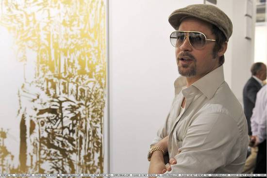 Брэд Питт на выставке в Базеле