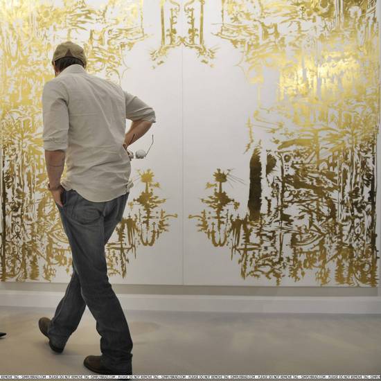 Брэд Питт на выставке в Базеле