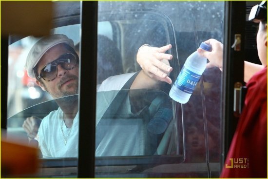 Брэд Питт у МакДональдса