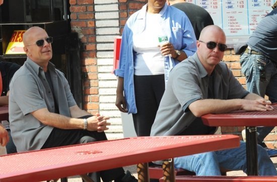 Брюс Уилилс на съемках