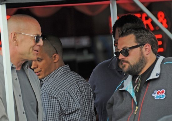 Брюс Уилилс на съемках