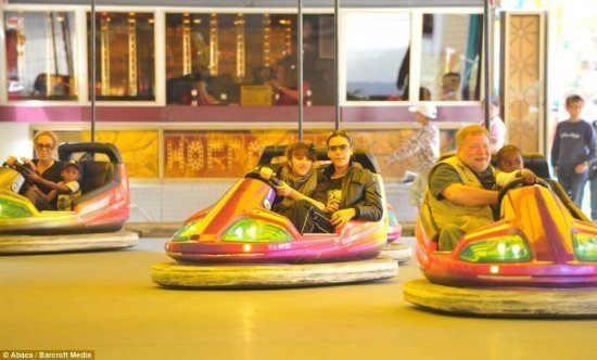 дети Мадонны в Париже