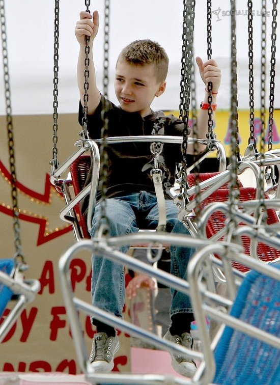 дети Мадонны в Париже