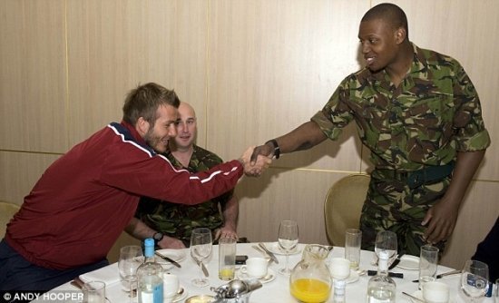 Дэвид Бэкхем и солдаты