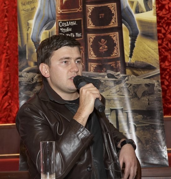 Дмитрий Глуховский