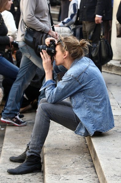 Джейми Кэмпбелл Бауэр и Зои Грэм