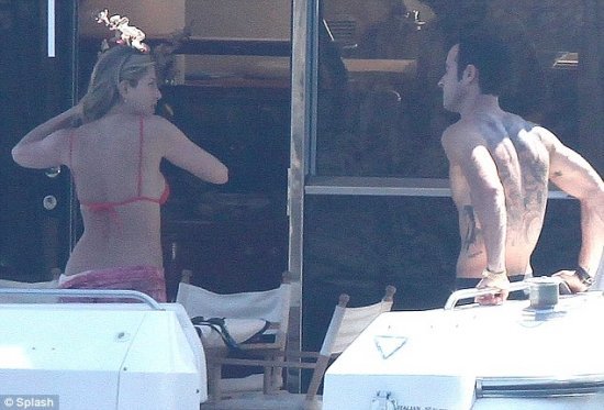 Дженнифер Энистон