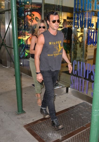 Дженнифер Энистон