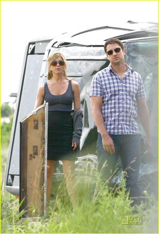 Дженнифер Энистони Джерард Батлер на съемках фильма Bounty