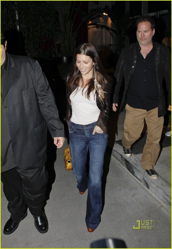 Джессика Бил