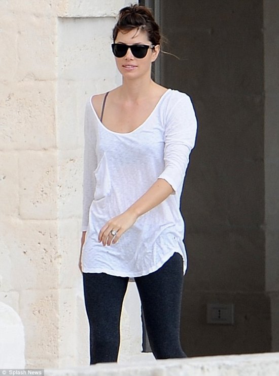 Джессика Бил