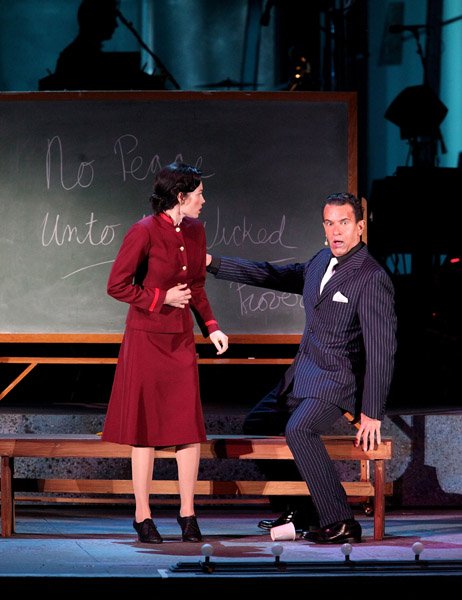 Джессика Бил в мюзикле 