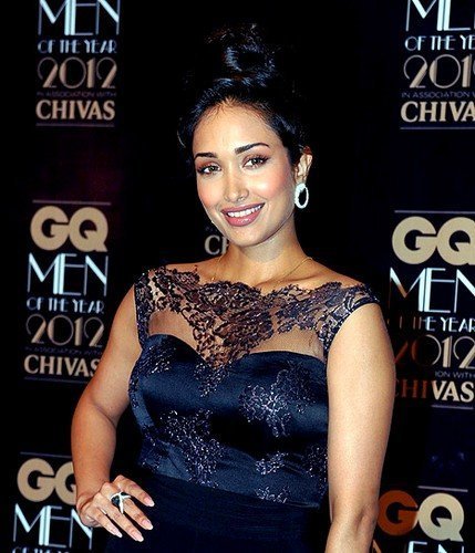 Болливудская актриса Джия Кхан покончила с собой