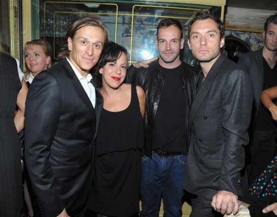 Джуд Лоу и Джонни Ли Миллер