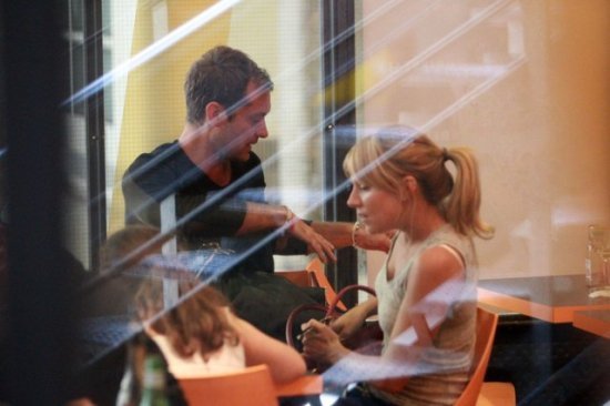 Джуд Лоу и Сиенна Миллер