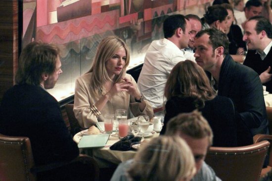 Джуд Лоу и Сиенна Миллер