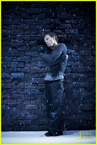 Джуд Лоу играет Гамлета