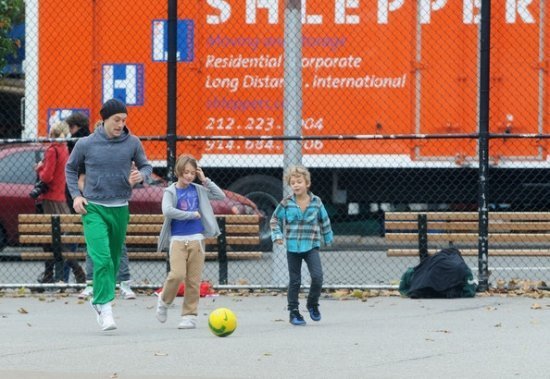 Джуд Лоу с детьми