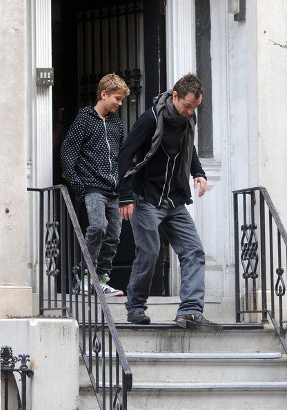 Джуд Лоу с детьми