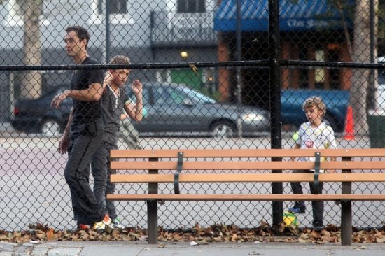 Джуд Лоу с детьми