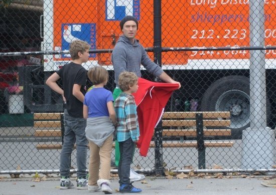 Джуд Лоу с детьми