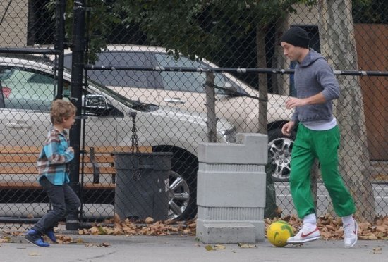 Джуд Лоу с детьми