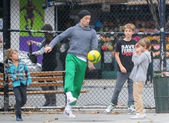 Джуд Лоу с детьми