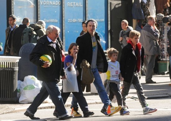 Джуд Лоу с детьми