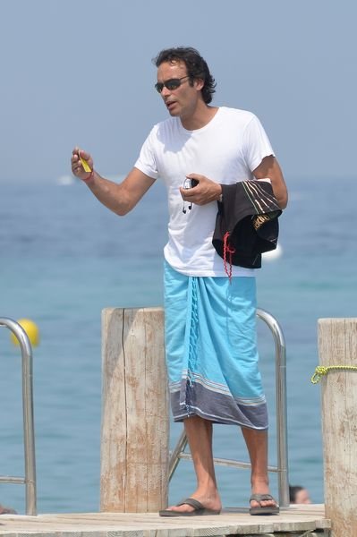 Энтони Делон