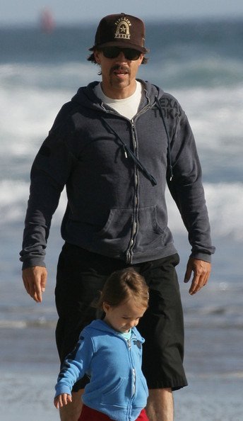 Энтони Кидис с сыном Эверли