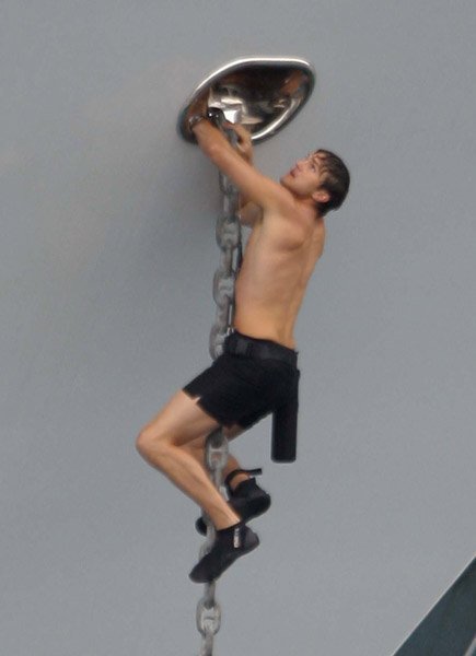 Эштон Катчер на съемках фильма