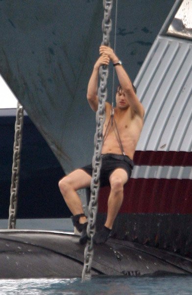 Эштон Катчер на съемках фильма