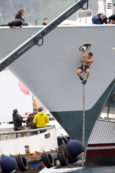 Эштон Катчер на съемках фильма