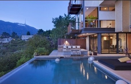 Эштон Кутчер