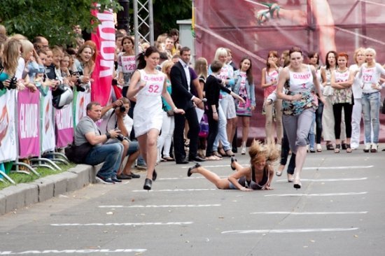 Glamour. Забег на шпильках