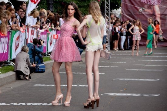 Glamour. Забег на шпильках