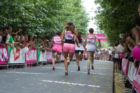 Glamour. Забег на шпильках
