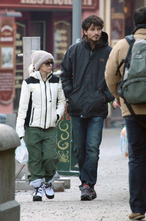 Кайли гуляет с парнем