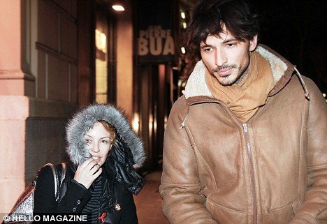 Кайли Миноуг с другом1