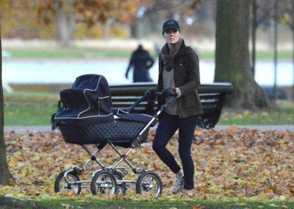 Кейт Миддлтон на прогулке с сыном